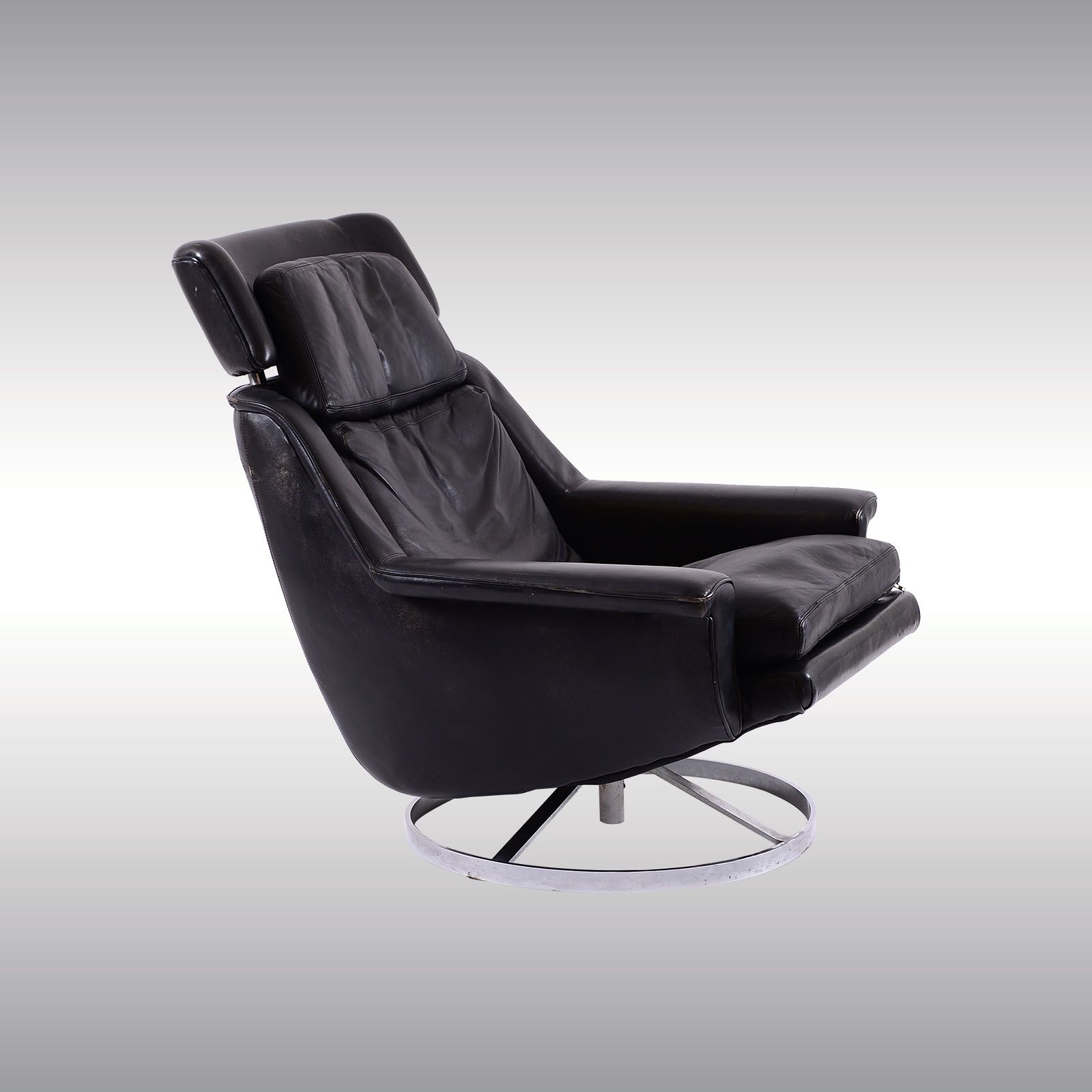 WOKA LAMPS VIENNA - OrderNr.: 80019|Eames Era Chair - Design: WOKA