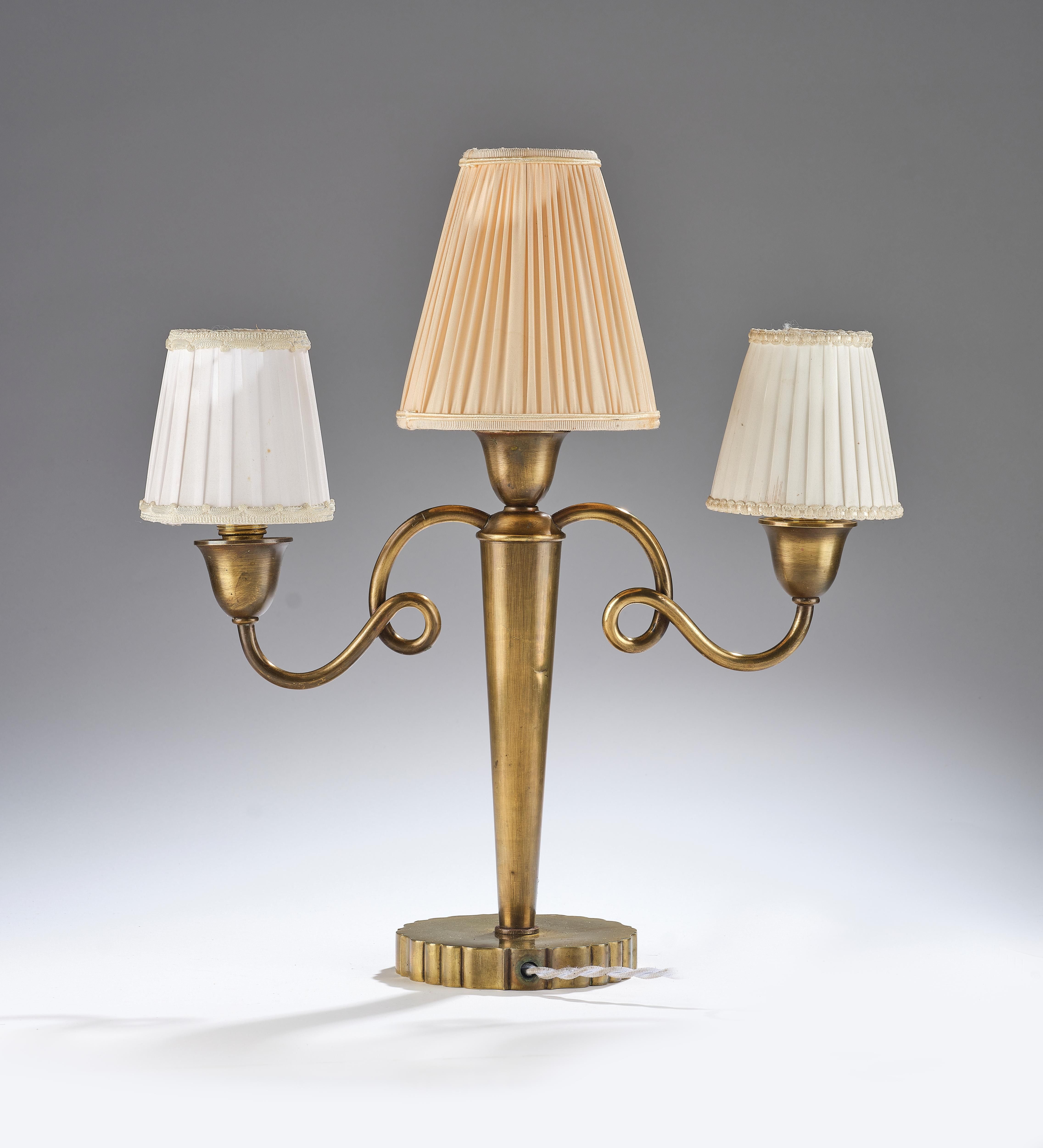 WOKA LAMPS VIENNA - OrderNr.: 80133|Dreiarmige Tisch- bzw. Kaminlampe in der Art des Josef Hoffmann