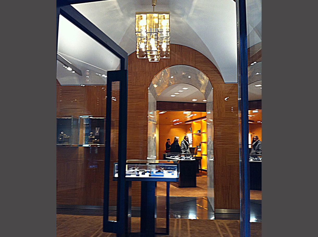 WOKA LAMPS VIENNA - Portfolio: Louis Vuitton Flagship Vienna - Foto 1
