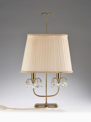WOKA LAMPS VIENNA - OrderNr.: 80134|A two-light table lamp with bevelled glass pendants, designed by Hans Harald Rath (attributed), c. 1950, executed by J. & L. Lobmeyr, Vienna - Foto 2